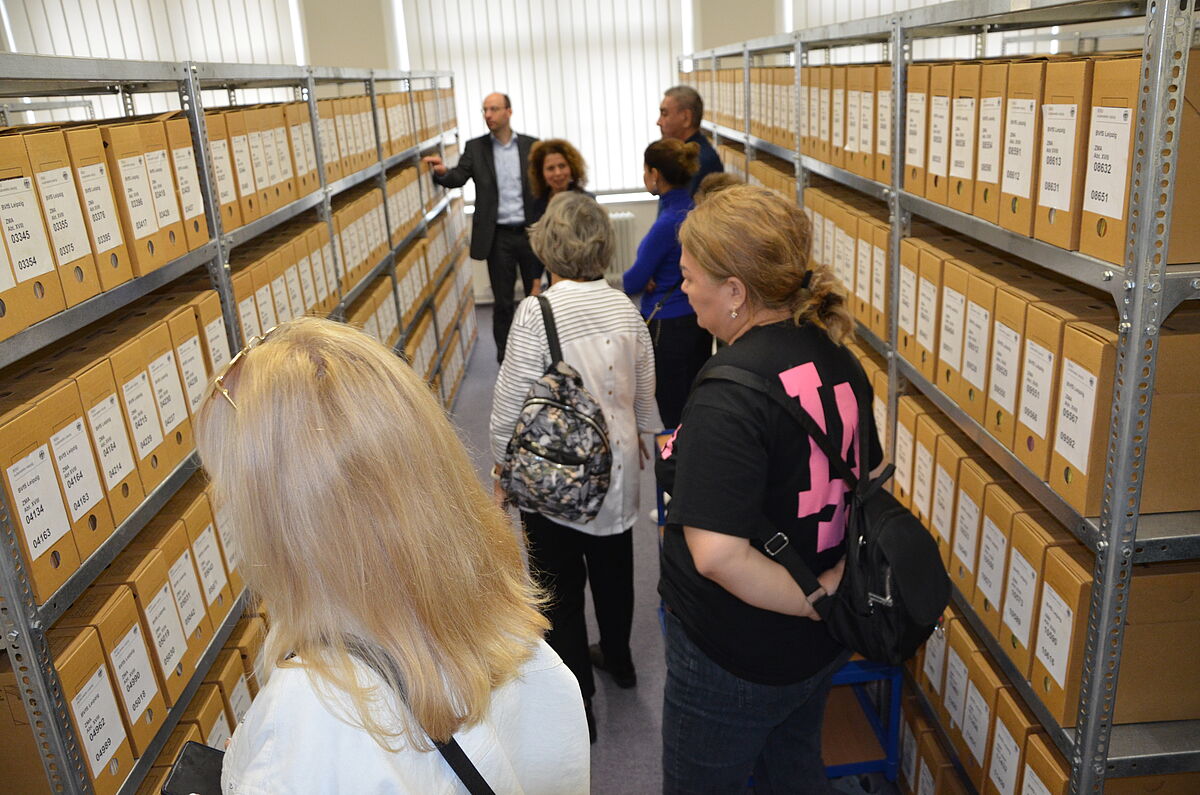Besucher aus Kasachstan im Stasi-Unterlagen-Archiv