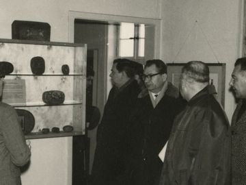 Eine Delegation des sowjetischen Geheimdienstes KGB besucht das Museum für Glaskunst in Lauscha