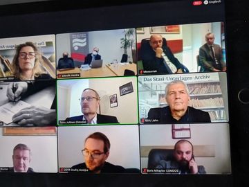 Teilnehmer in der Videokonferenz zur diesjährigen Netzwerk-Tagung des "Europäischen Netzwerks der für die Geheimpolizeiakten zuständigen Behörden“