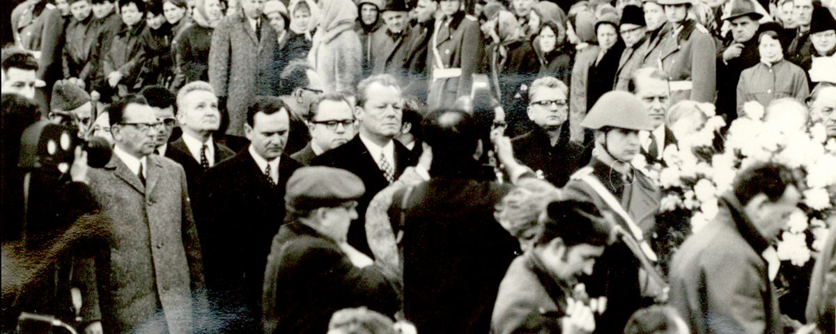 Willy Brandt bei seinem Besuch der KZ-Gedenkstätte Buchenwald