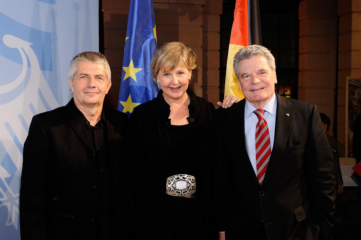 Roland Jahn, Marianne Birthler und Joachim Gauck nebeneinanderstehend