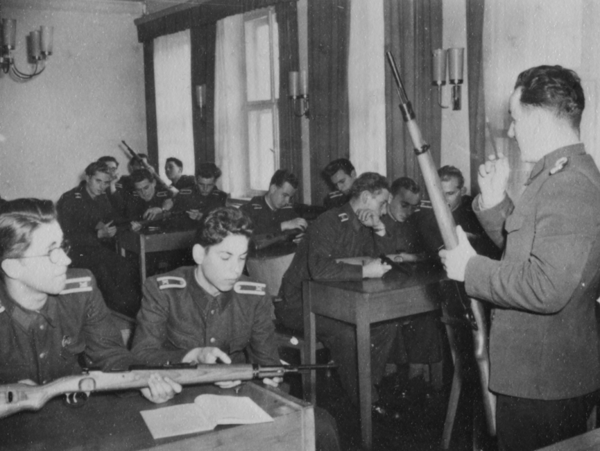Stasi-Offiziere in der JHS im Jahr 1957